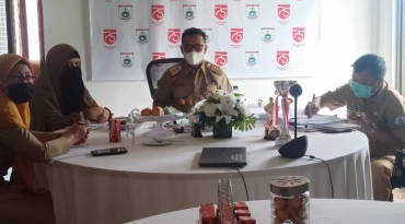Kepala Dinas Kominfopers Safaruddin melakukan rapat dengan Sekdis, para kabid dan kasi terkait pelaksanaan program dan kegiatan tahun 2021