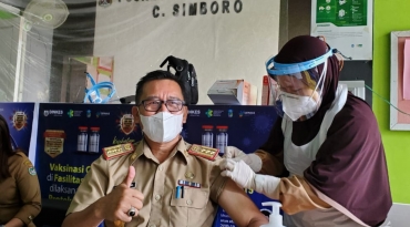 Kadis Kominfopers Terima Suntikan Perdana Vaksin Covid-19
