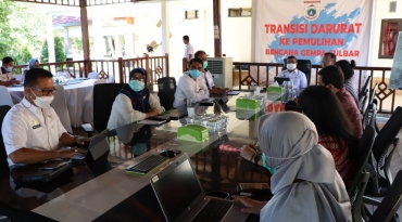 rapat terkait pemaparan Hasil Asesmen Kesiapan Terkait Penerapan Whistleblowing System TPK Terintegritas di Provinsi Sulbar