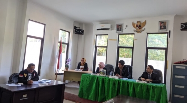 Sidang sengketa informasi antara LSM Amperak selaku pemohon dengan enam (6) desa di Kabupaten Polman