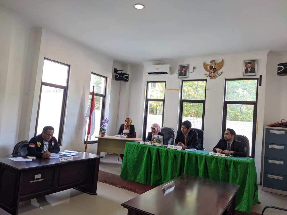 Sidang sengketa informasi antara LSM Amperak selaku pemohon dengan enam (6) desa di Kabupaten Polman