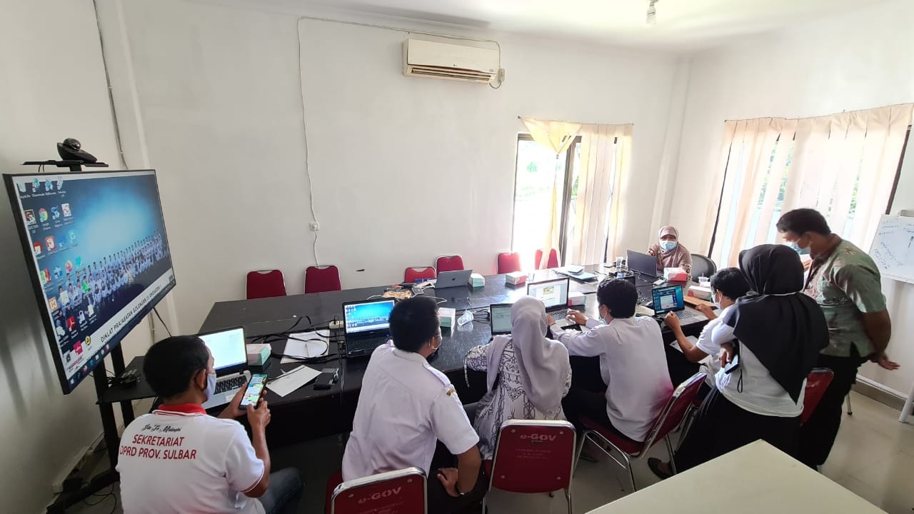 Sosialisasi dan Instalasi Selection 3.0 bersama Tim Sandiman BSSN di Ruang Bidang E-government Diskominfopers