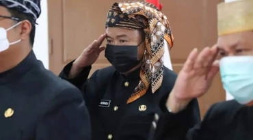 Mengikuti upacara peringatan Hari Lahir Pancasila tahun 2022 Secara Virtual