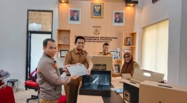 Penyerahan Perlengkapan Kantor Pengadaan 2023