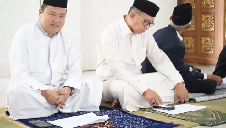 Melaksanakan Sholat Idul Fitri 1444 H