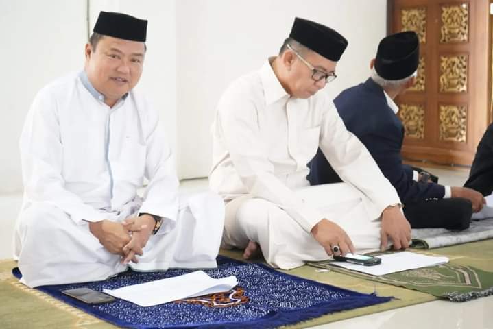 Melaksanakan Sholat Idul Fitri 1444 H