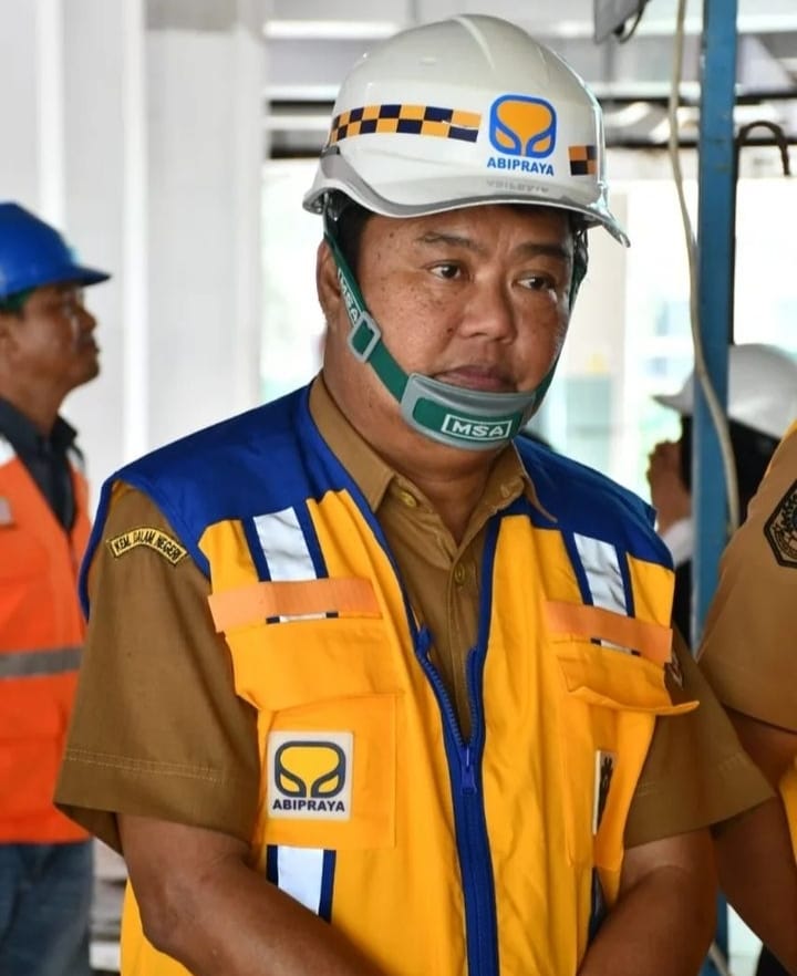 Meninjau Pembangunan Kantor Gubernur Sulbar