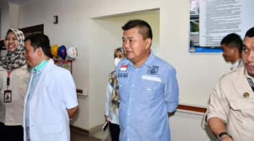 Mengunjungi RS Umum Andi Depu Polman