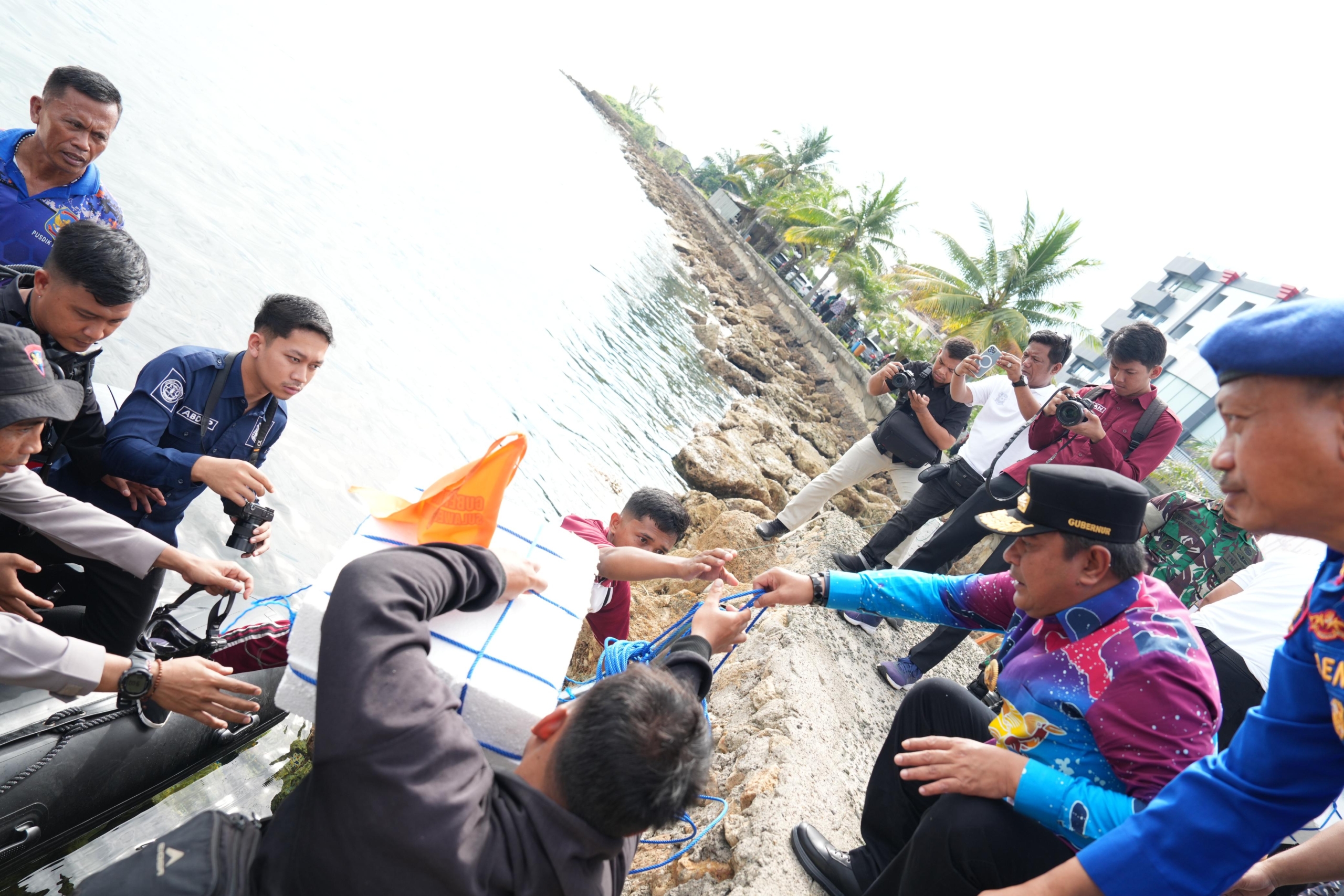 Pemprov – Polda Sulbar Sebar Rumpon di Teluk Mamuju, Persiapkan Kawasan Mancing Gratis