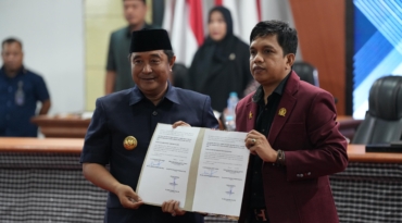 DPRD dan Pemprov Sahkan Kitab Pembangunan Sulbar 20 Tahun ke Depan
