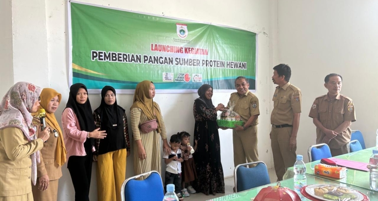 Dinas Ketapang Salurkan Bantuan Pangan Sumber Protein Hewani di Polman