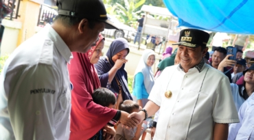 Pekan Imunisasi Nasional 2024 Polio, PJ Bahtiar Serahkan Vaksin Polio di Aralle