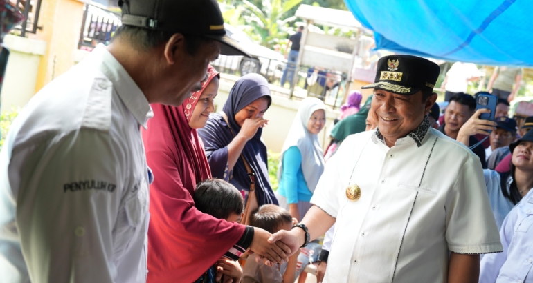 Pekan Imunisasi Nasional 2024 Polio, PJ Bahtiar Serahkan Vaksin Polio di Aralle