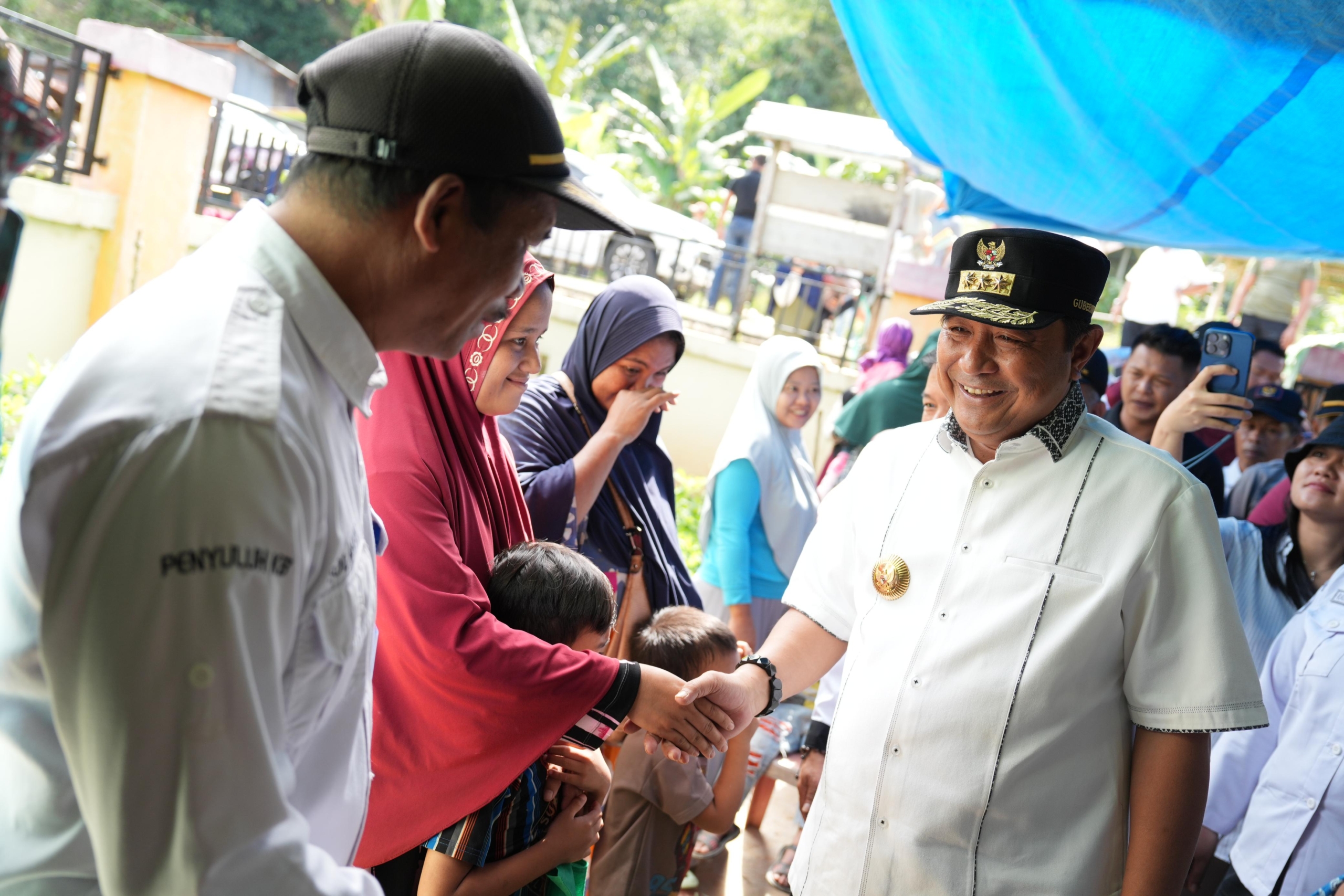 Pekan Imunisasi Nasional 2024 Polio, PJ Bahtiar Serahkan Vaksin Polio di Aralle