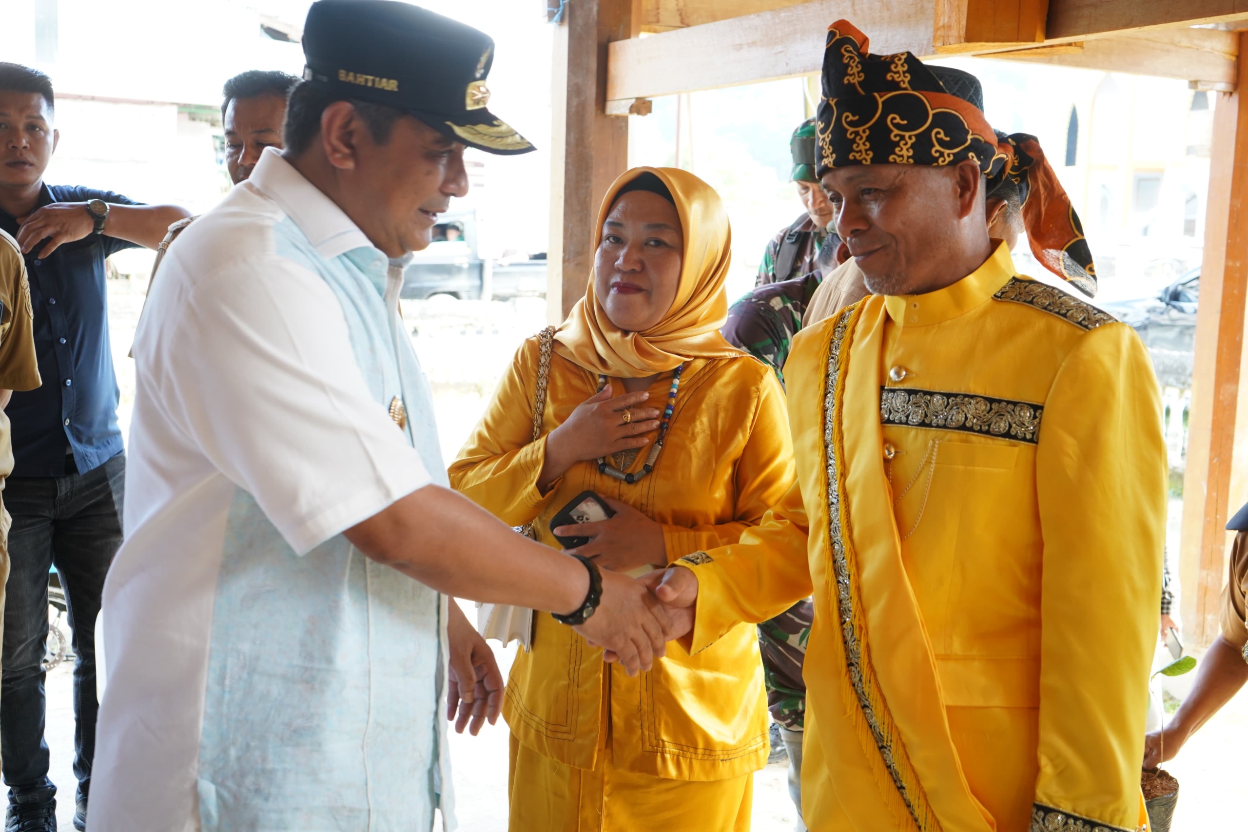 Pj Bahtiar Sapa Warga Mambi, 4  Perwakilan Sampaikan Pesan Adat