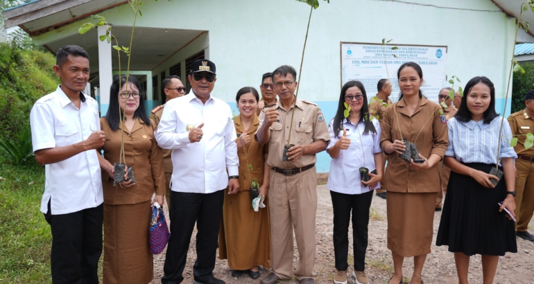 Kunjungi  SMAN 1 Mambi, Pj Bahtiar Dorong Pelajar Peduli Lingkungan