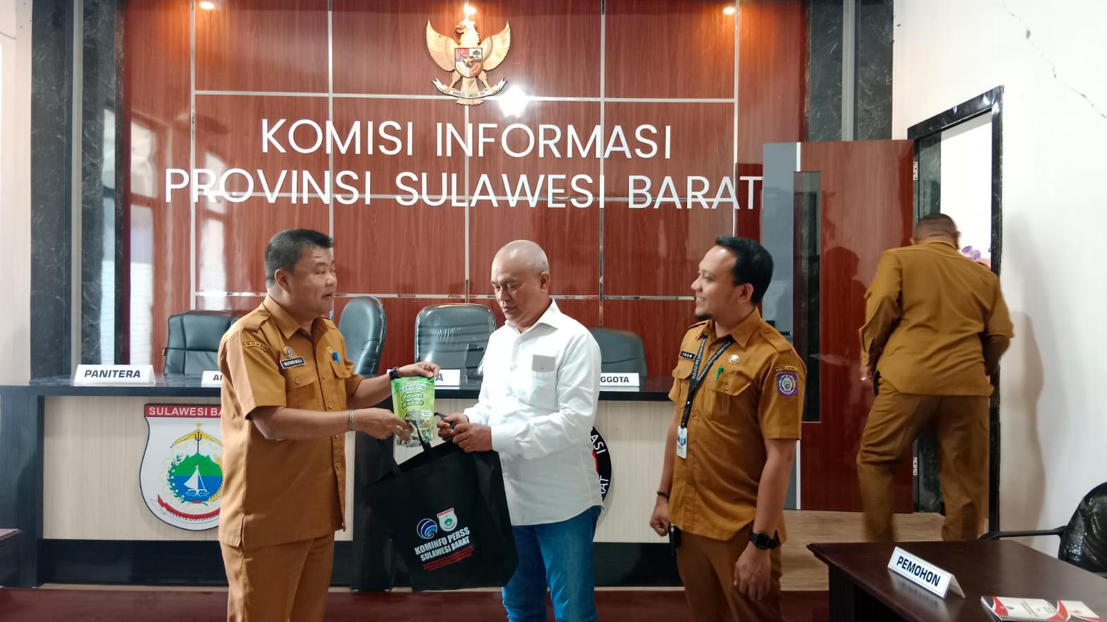 Produk UMKM Jadi Cindera Mata Untuk Tamu Luar Daerah, Solusi Promosikan Potensi Sulbar