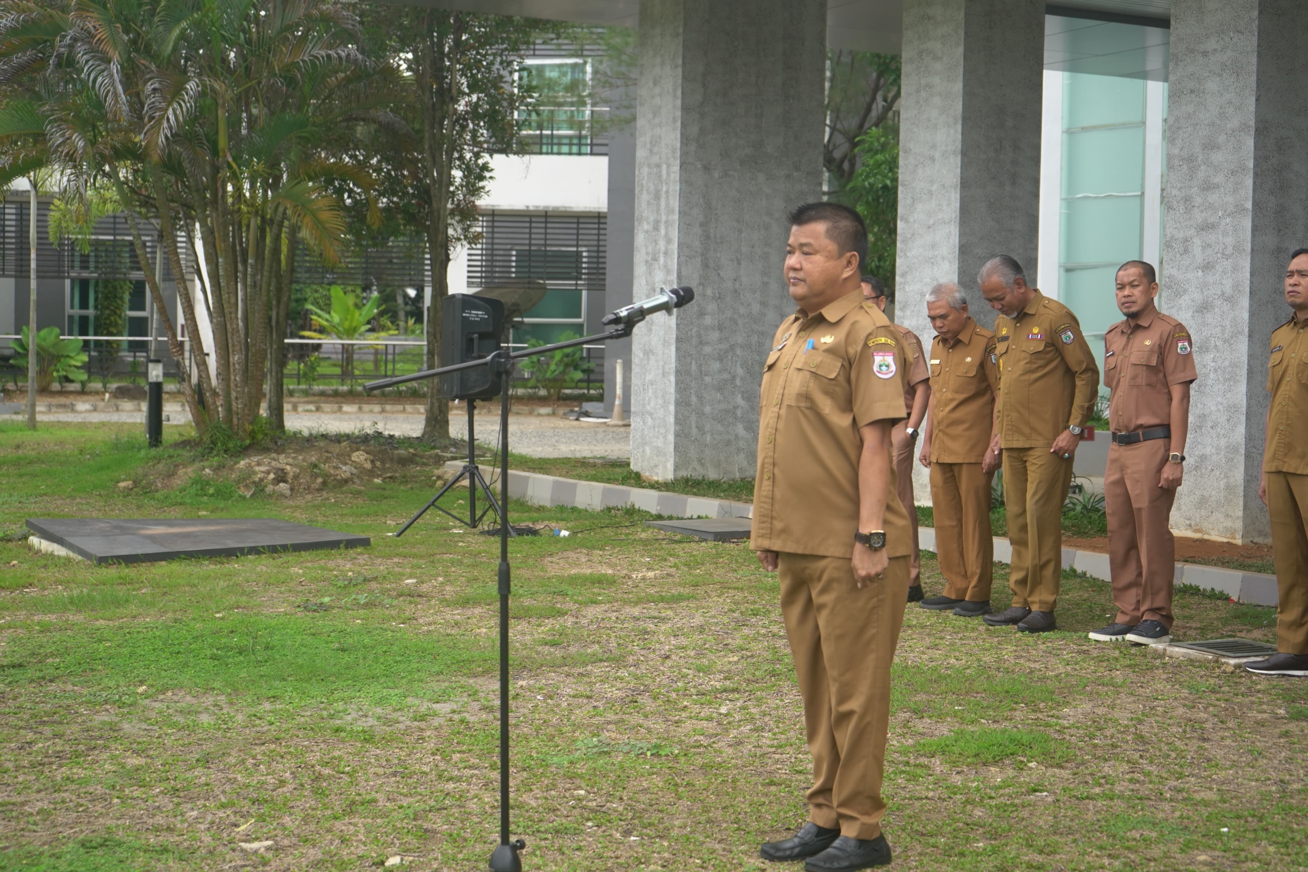 Menjadi pembina apel