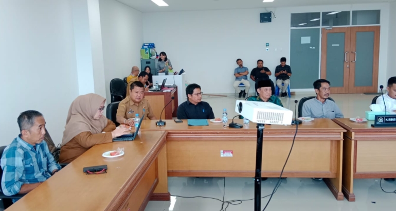 Kadis Kominfo Perss Mustari Mula mengikuti Rapat Persiapan Pembentukan Tim Seleksi Calon Komisioner