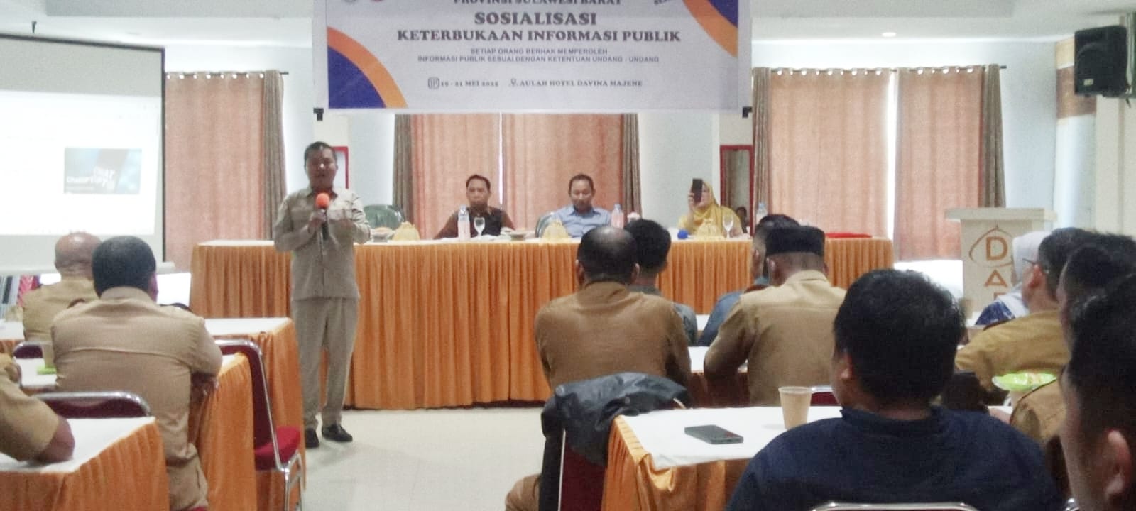 Narasumber Sosialisasi KIP, Kepala Dinas Kominfo SP Sulbar Tekankan Pentingnya Implementasi Undang-Undang Keterbukaan Informasi Publik